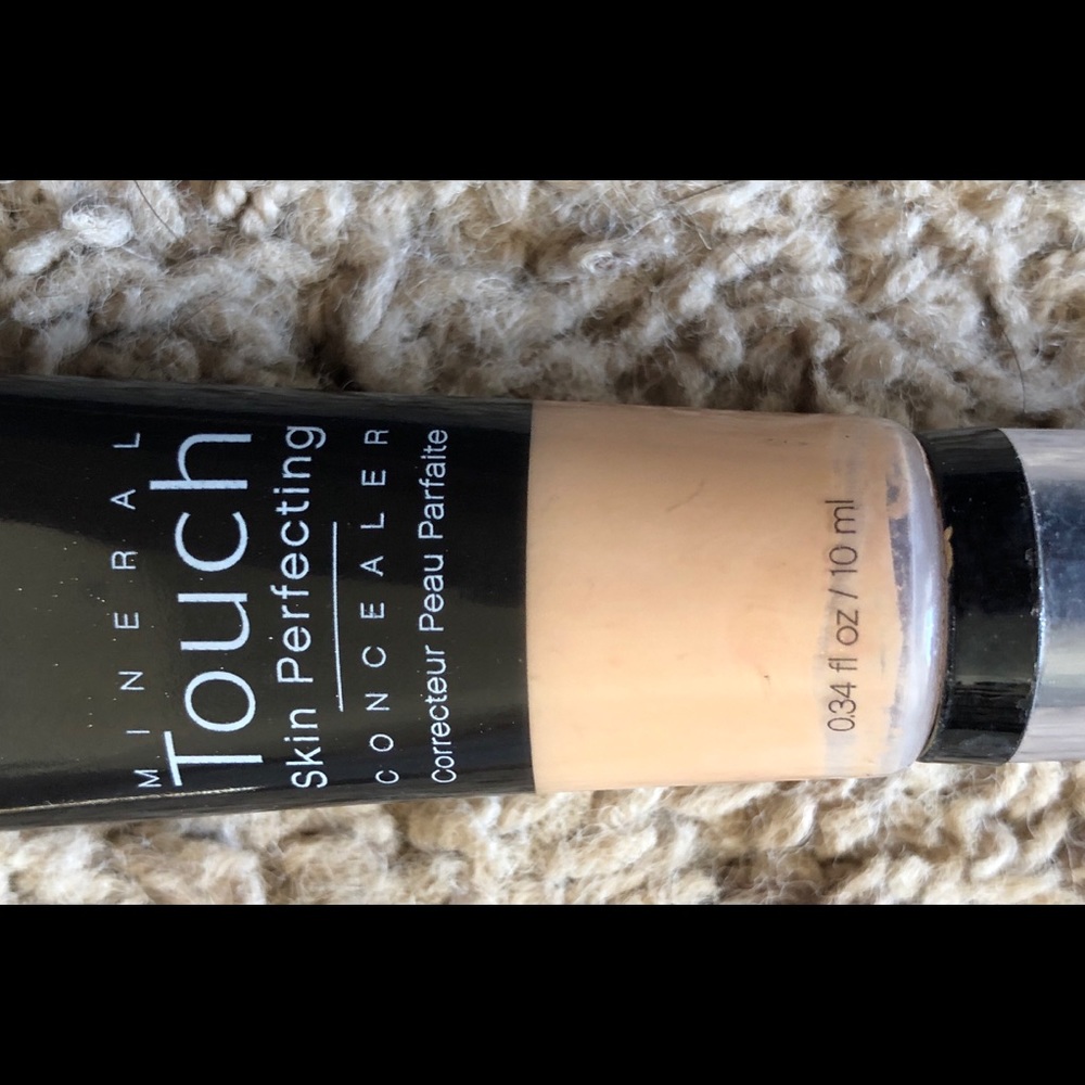 Younique Mineral Touch Concealer